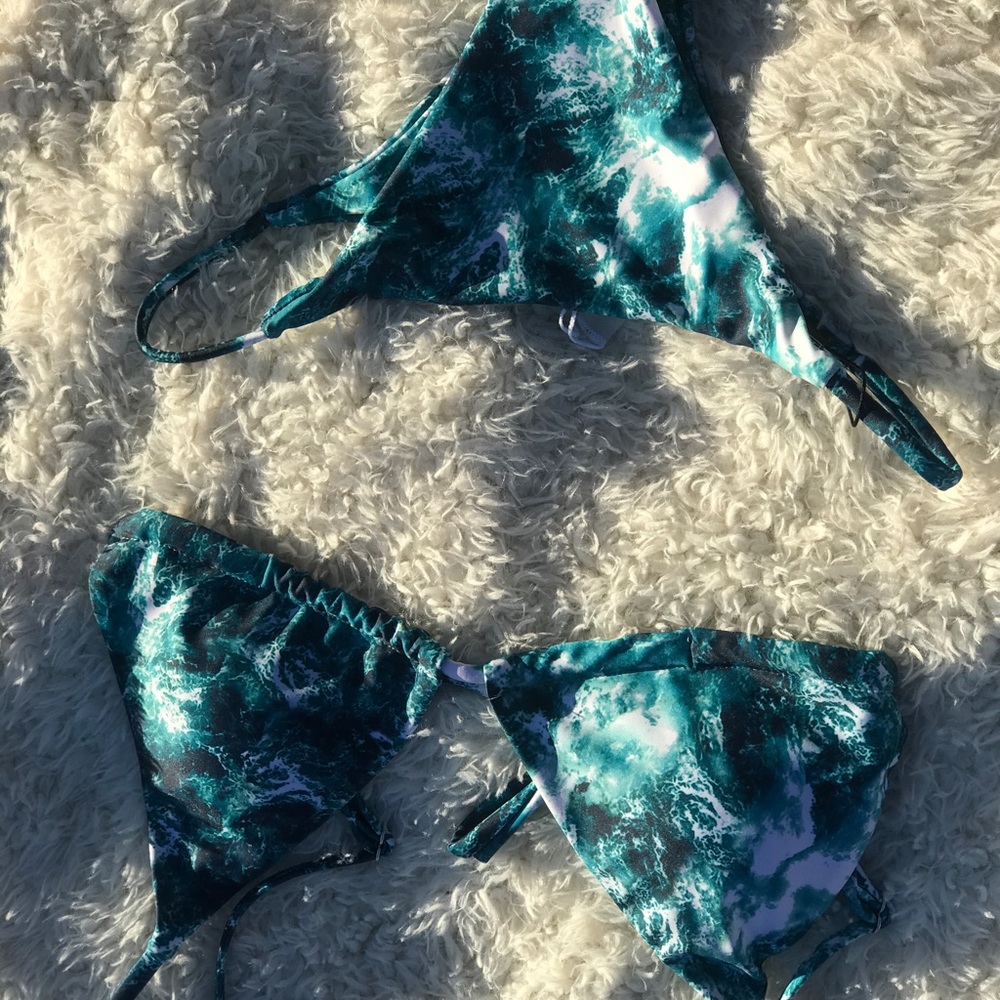 Bathing suits - Picture 3 of 3